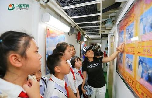 海军成立68周年 泸州舰敞开怀抱向民众开放(图8) 海军成立68周年 泸州舰敞开怀抱向民众开放(图8)