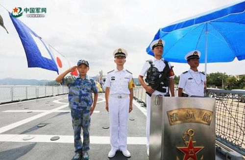 海军成立68周年 泸州舰敞开怀抱向民众开放(图11) 海军成立68周年 泸州舰敞开怀抱向民众开放(图11)