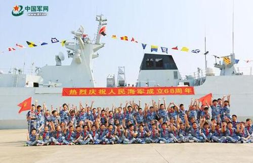 海军成立68周年 泸州舰敞开怀抱向民众开放(图13) 海军成立68周年 泸州舰敞开怀抱向民众开放(图13)
