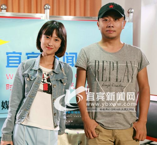 宜宾“燃面妹”做主播 为粉丝写歌说家乡味道(图1) 宜宾“燃面妹”做主播 为粉丝写歌说家乡味道(图1)