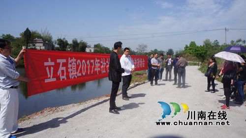 泸县立石镇召开2017年社社通公路建设推进现场会(图1) 泸县立石镇召开2017年社社通公路建设推进现场会(图1)