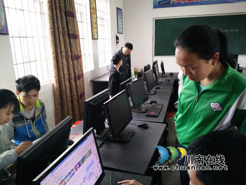 叙永：暗访督查中考网络报名(图2)