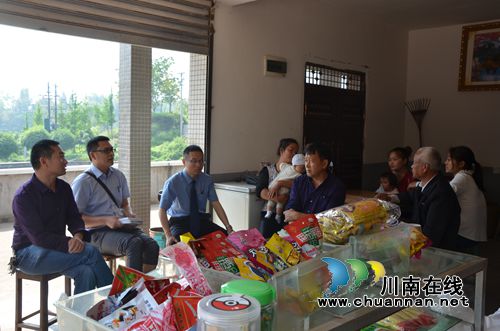 泸县太伏镇开展法律服务进农村活动(图2) 泸县太伏镇开展法律服务进农村活动(图2)