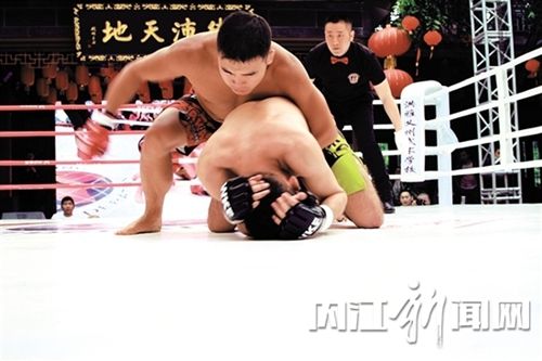 WKF职业搏击联赛&nbsp;内江选手获首条综格金腰带(图1)