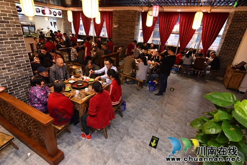 重庆火锅排队王&nbsp;珮姐老火锅泸州店25日开业(图2)