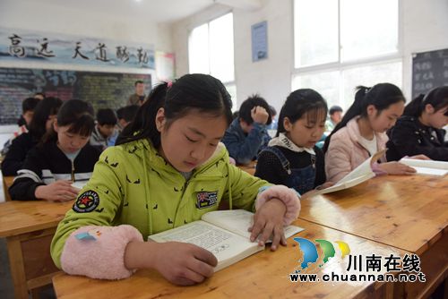 世界读书日 泸州叙永掀起全民阅读热潮(图2) 世界读书日 泸州叙永掀起全民阅读热潮(图2)