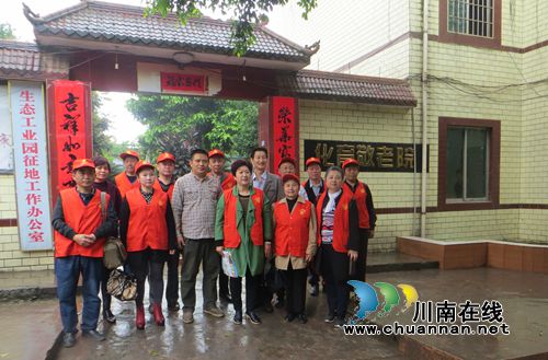 合江县总工会组织劳模慰问敬老院老人(图3) 合江县总工会组织劳模慰问敬老院老人(图3)