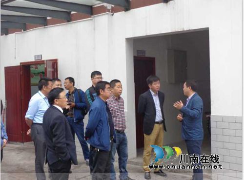 纳溪区委常委、副区长程少华到龙车镇小学督查安全工作(图1) 纳溪区委常委、副区长程少华到龙车镇小学督查安全工作(图1)