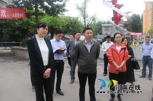 泸州市健康城市建设督导组到云龙镇督导健康城市建设工作(图1) 泸州市健康城市建设督导组到云龙镇督导健康城市建设工作(图1)