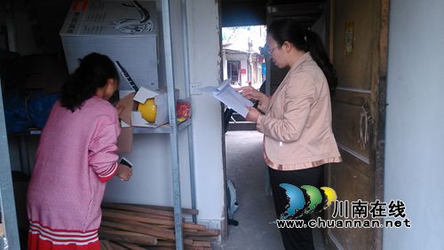泸县潮河镇检查森林防火物资储备情况(图2)