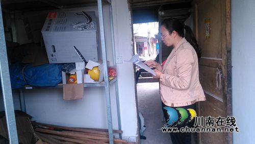泸县潮河镇检查森林防火物资储备情况(图1)