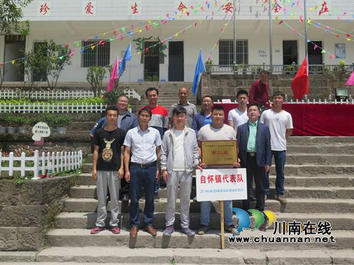 合江县小槽河片区第十八届“园丁杯”篮球赛圆满成功(图1) 合江县小槽河片区第十八届“园丁杯”篮球赛圆满成功(图1)