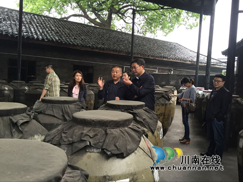 市质监局局长梁闯到泸县酒类企业调研指导(图1) 市质监局局长梁闯到泸县酒类企业调研指导(图1)