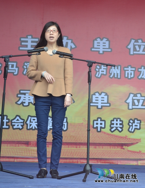 提升“造血”能力 龙马潭举办脱贫攻坚招聘会(图3) 提升“造血”能力 龙马潭举办脱贫攻坚招聘会(图3)