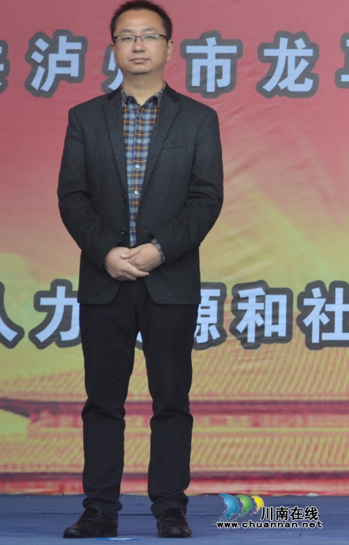 提升“造血”能力 龙马潭举办脱贫攻坚招聘会(图4) 提升“造血”能力 龙马潭举办脱贫攻坚招聘会(图4)