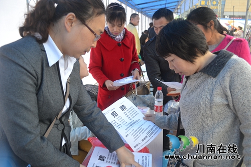 提升“造血”能力 龙马潭举办脱贫攻坚招聘会(图8) 提升“造血”能力 龙马潭举办脱贫攻坚招聘会(图8)