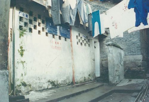 厕所革命:建好“小厕所” 肩挑“大文明”(图1) 厕所革命:建好“小厕所” 肩挑“大文明”(图1)