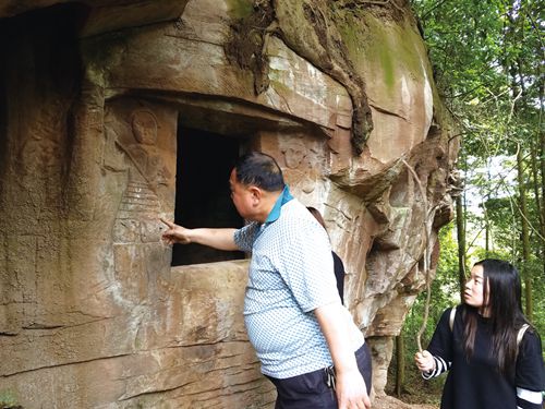 宜宾:崖墓神秘待探究(图1) 宜宾:崖墓神秘待探究(图1)