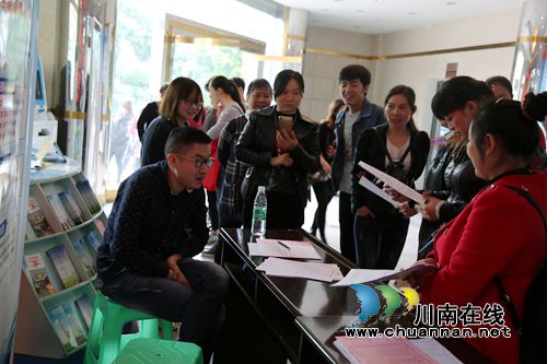泸县举办民营企业招聘周专场招聘会(图1) 泸县举办民营企业招聘周专场招聘会(图1)