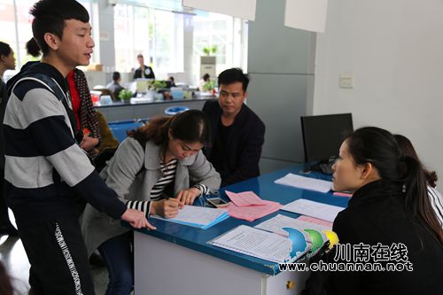 泸县举办民营企业招聘周专场招聘会(图3) 泸县举办民营企业招聘周专场招聘会(图3)