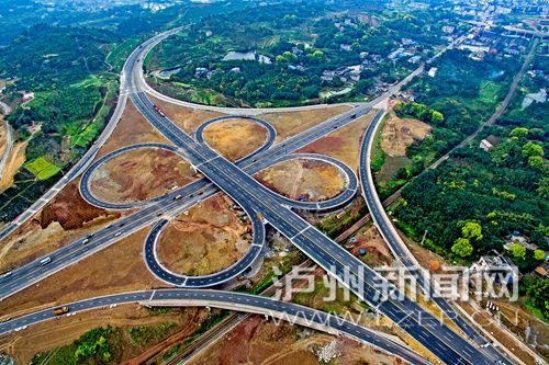 泸州首座全互通立交望天龙立交主体设施基本完工(图1)