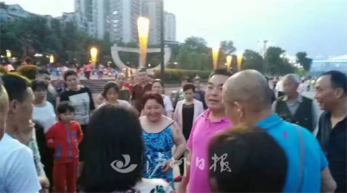 又见泸州英雄!长江激流中救人(图3) 又见泸州英雄!长江激流中救人(图3)