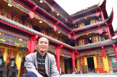 男子宜宾深山造出“古宅”&nbsp;人工费超300万(图1)