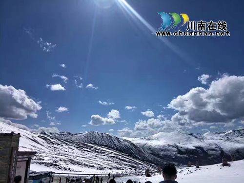看雪山观美景 游客齐聚康定木雅圣地感受风情(图9) 看雪山观美景 游客齐聚康定木雅圣地感受风情(图9)