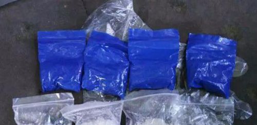 泸州警方破门抓捕毒枭 查获大量毒品和枪支(图5) 泸州警方破门抓捕毒枭 查获大量毒品和枪支(图5)