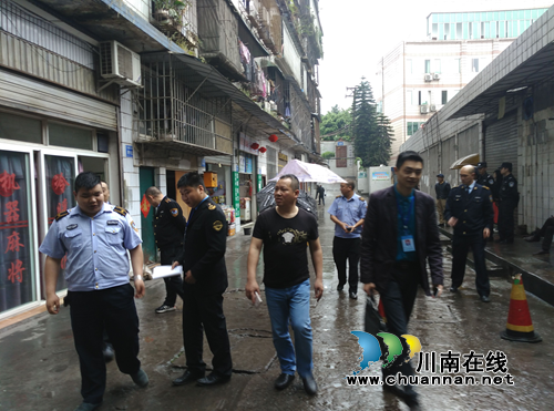 红星街道扎实开展学校周边环境综合整治(图1) 红星街道扎实开展学校周边环境综合整治(图1)