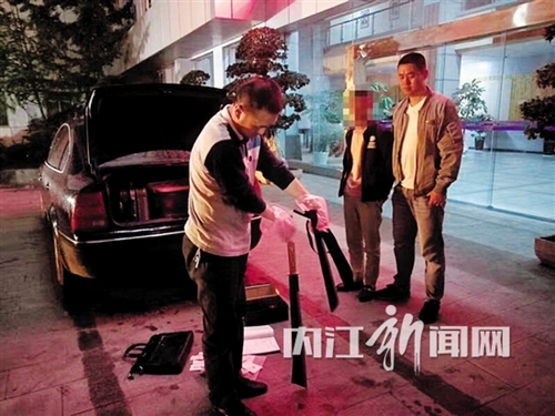 一条微信 牵出内江隆昌“4·20”系列砸车盗窃案(图2) 一条微信 牵出内江隆昌“4·20”系列砸车盗窃案(图2)
