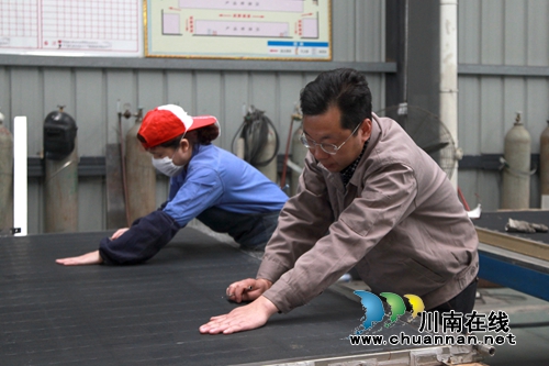 爱“钻”的工程师陈华飞获得“五一”劳动奖章(图4) 爱“钻”的工程师陈华飞获得“五一”劳动奖章(图4)