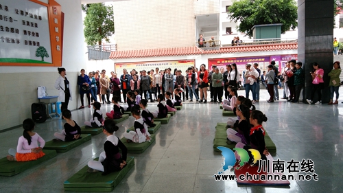家校携手共促发展&nbsp;泸州南城学校召开学生家长会(图1)