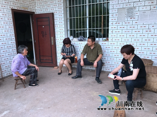合江县总工会认真开展脱贫攻坚“回头看”(图2) 合江县总工会认真开展脱贫攻坚“回头看”(图2)