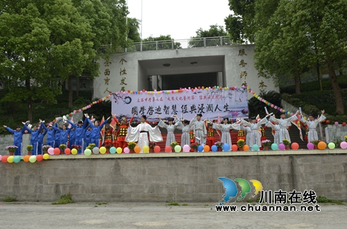 泸县立石举办“国学启迪智慧 经典浸润人生”经典诵读展演活动(图1) 泸县立石举办“国学启迪智慧 经典浸润人生”经典诵读展演活动(图1)