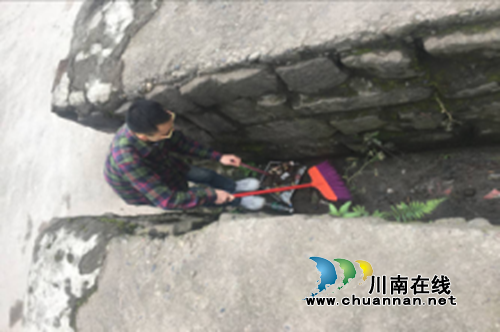 龙马潭区特兴镇开展集镇卫生包保大扫除活动(图1)