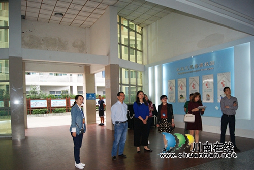 泸州市人大领导走访调研泸州十八中(图2) 泸州市人大领导走访调研泸州十八中(图2)