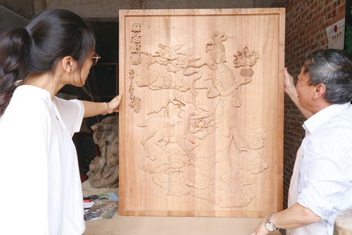 泸州木雕师陈裕荣:赋予木头新生命(图1) 泸州木雕师陈裕荣:赋予木头新生命(图1)