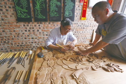 泸州木雕师陈裕荣:赋予木头新生命(图5) 泸州木雕师陈裕荣:赋予木头新生命(图5)