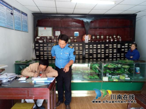 迎“五一” 龙马潭罗汉街道开展食药安全专项整治(图2) 迎“五一” 龙马潭罗汉街道开展食药安全专项整治(图2)