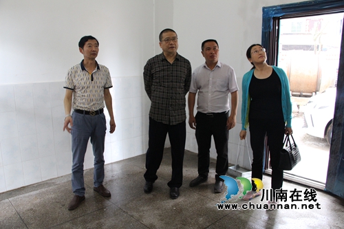 泸州市食药监局督查合江基层食药监管所规范化建设推进工作(图2) 泸州市食药监局督查合江基层食药监管所规范化建设推进工作(图2)