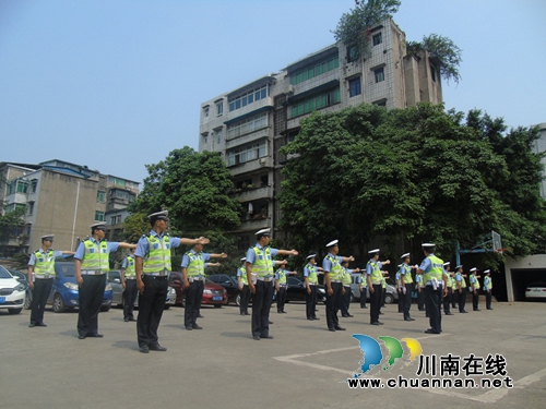 宜宾县交管大队:强化警辅队伍训练 助推执法规范化建设(图1) 宜宾县交管大队:强化警辅队伍训练 助推执法规范化建设(图1)