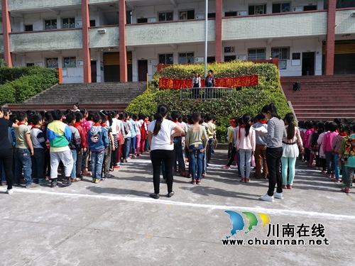 纳溪龙车镇鼓楼山小学举行2017年春期运动会(图2)