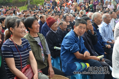 泸县“学英雄树新风爱家乡”文艺巡演走进太伏(图7) 泸县“学英雄树新风爱家乡”文艺巡演走进太伏(图7)