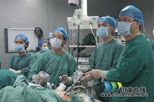 纳溪区人民医院独立开展首例腔镜下直肠癌根治术(图1)