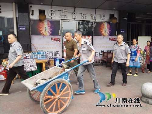 泸州江阳区:北城街道开展防汛地灾综合应急演练(图2) 泸州江阳区:北城街道开展防汛地灾综合应急演练(图2)
