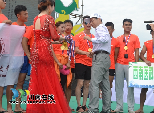 泸州首届龙舟文化节在纳溪凤凰湖举行(图15) 泸州首届龙舟文化节在纳溪凤凰湖举行(图15)