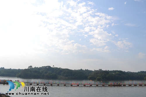 泸州首届龙舟文化节在纳溪凤凰湖举行(图19) 泸州首届龙舟文化节在纳溪凤凰湖举行(图19)