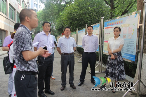 泸县人大常委会主任颜习林率队到云龙镇督查泸州市健康村镇示范点建设(图2) 泸县人大常委会主任颜习林率队到云龙镇督查泸州市健康村镇示范点建设(图2)
