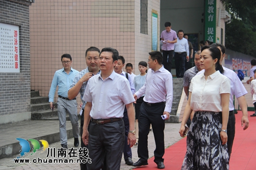 泸县人大常委会主任颜习林率队到云龙镇督查泸州市健康村镇示范点建设(图3) 泸县人大常委会主任颜习林率队到云龙镇督查泸州市健康村镇示范点建设(图3)
